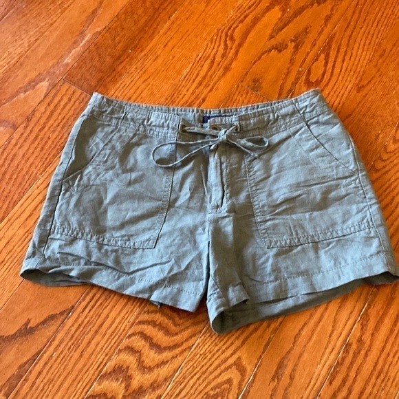 GAP army green draw string button shorts size 2 part of my 2 for $30 shorts sale - Picture 1 of 5
